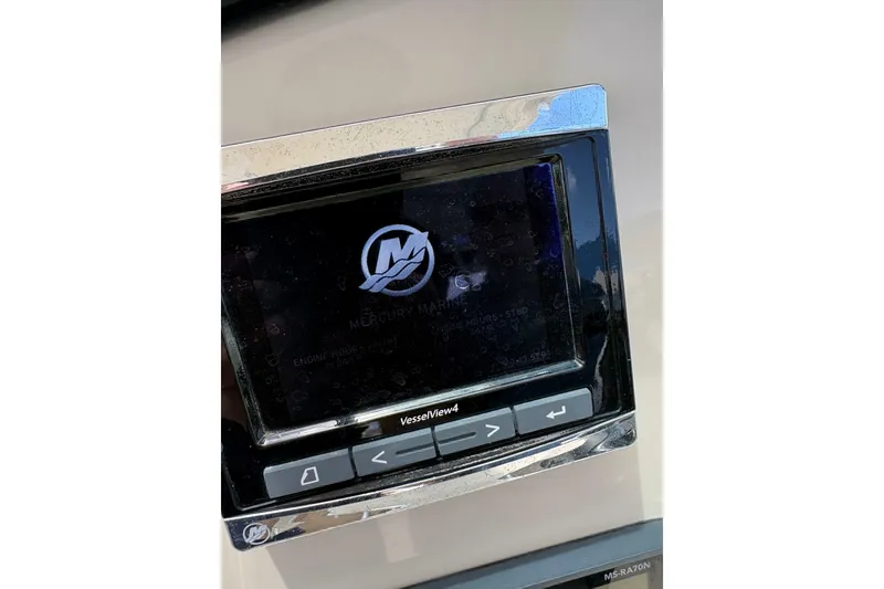 Slide: The Image of Boston Whaler 270 Vantage 2017 - 7233623