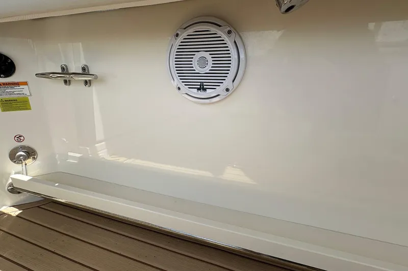 Slide: The Image of Boston Whaler 270 Vantage 2017 - 6987054