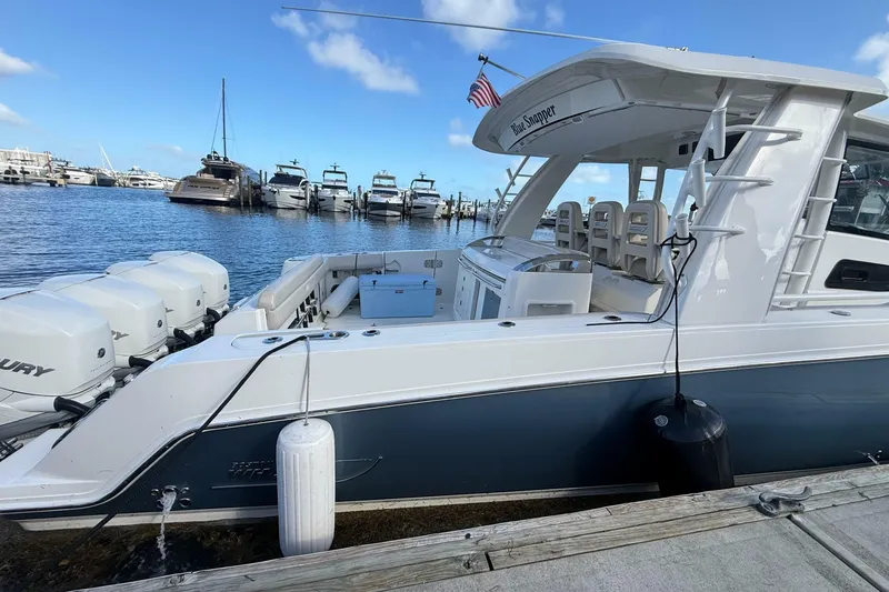 Slide: The Image of Boston Whaler 420 Outrage 2017 - 6946446