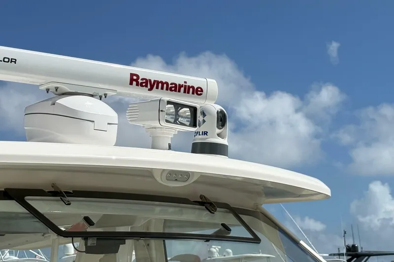 Slide: The Image of Boston Whaler 420 Outrage 2017 - 6946489