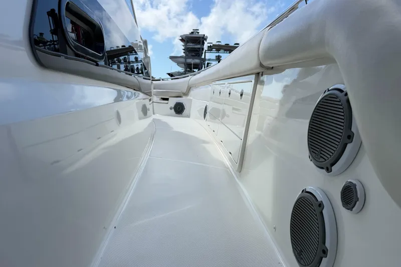 Slide: The Image of Boston Whaler 420 Outrage 2017 - 7389446