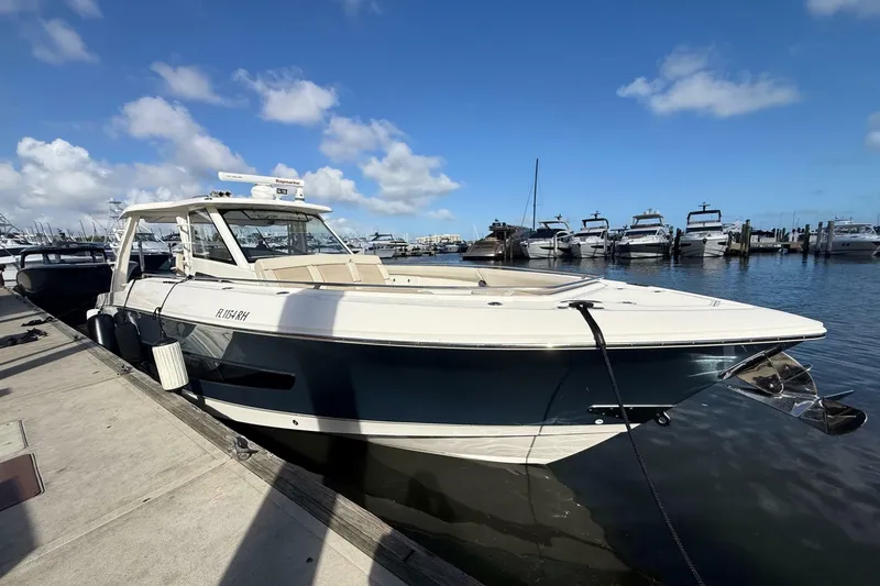 Slide: The Image of Boston Whaler 420 Outrage 2017 - 6946441
