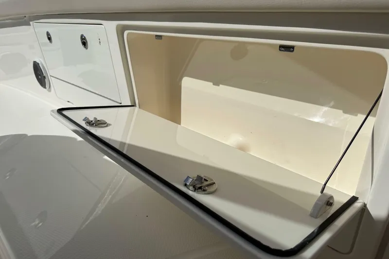 Slide: The Image of Boston Whaler 420 Outrage 2017 - 6946545