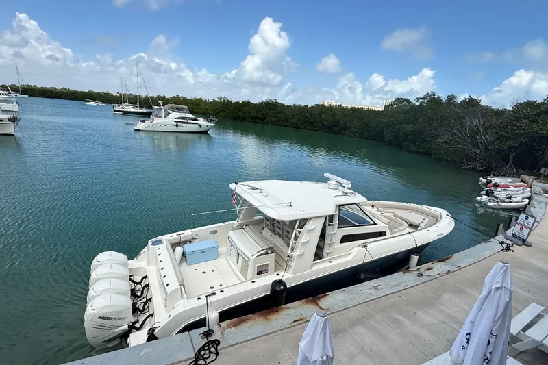 Slide: The Image of Boston Whaler 420 Outrage 2017 - 6946458