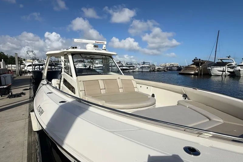 Slide: The Image of Boston Whaler 420 Outrage 2017 - 6946437