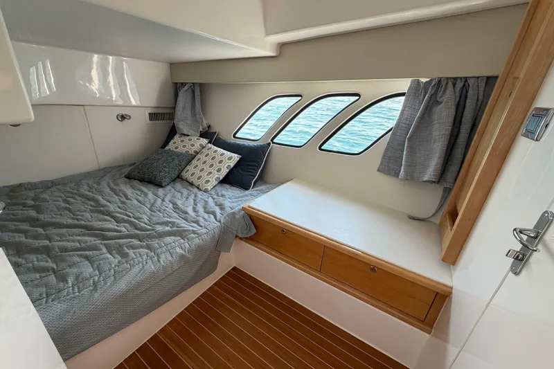 Slide: The Image of Intrepid 475 Sport Yacht 2017 - 6946643