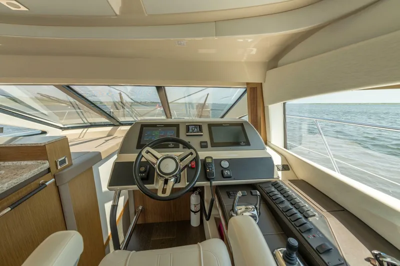 Slide: The Image of Sea Ray 510 Fly 2017 - 6946816