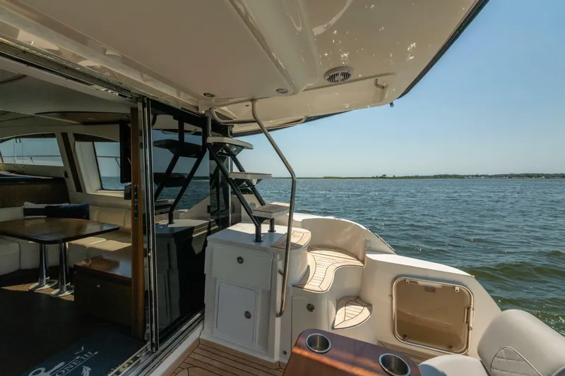 Slide: The Image of Sea Ray 510 Fly 2017 - 6946747
