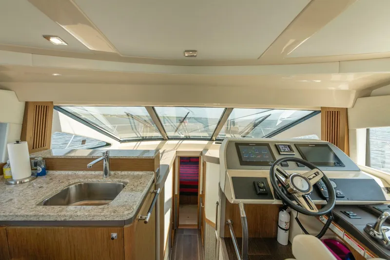 Slide: The Image of Sea Ray 510 Fly 2017 - 7389924