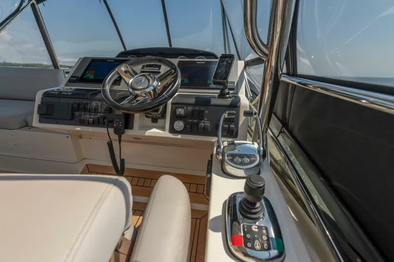 Slide: The Image of Sea Ray 510 Fly 2017 - 7390045