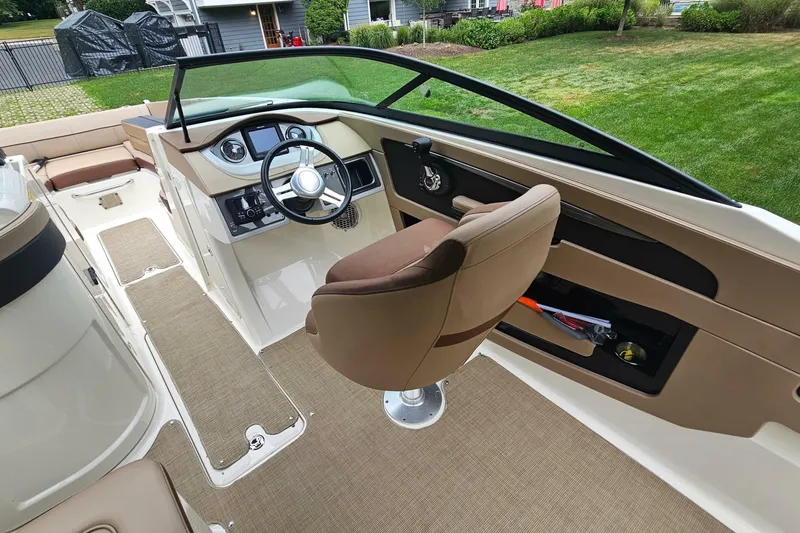 Slide: The Image of Sea Ray SDX 240 Outboard 2017 - 6896418