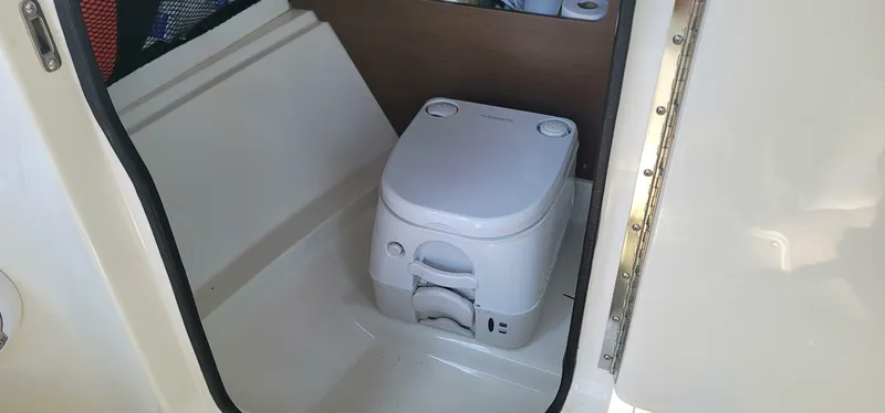 Slide: The Image of Sea Ray SDX 240 Outboard 2017 - 6896345