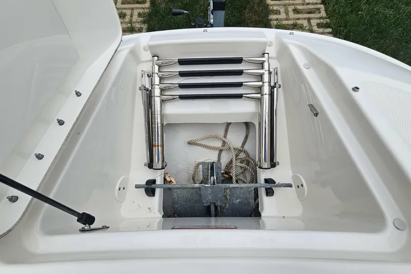 Slide: The Image of Sea Ray SDX 240 Outboard 2017 - 6896462