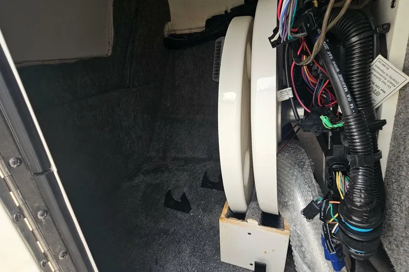 Slide: The Image of Sea Ray SDX 240 Outboard 2017 - 6896448