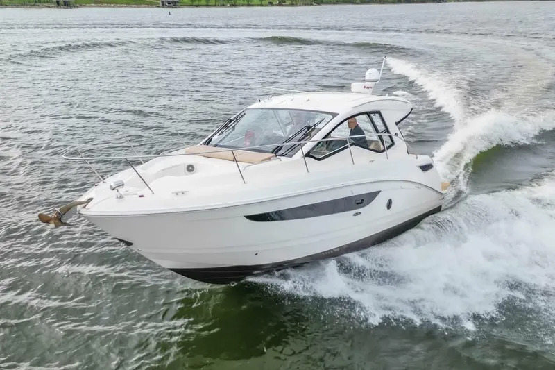Slide: The Image of Sea Ray Sundancer 350 Coupe 2017 - 7233736