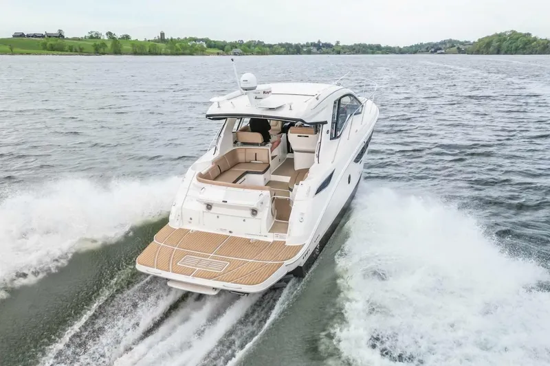 Slide: The Image of Sea Ray Sundancer 350 Coupe 2017 - 6946714