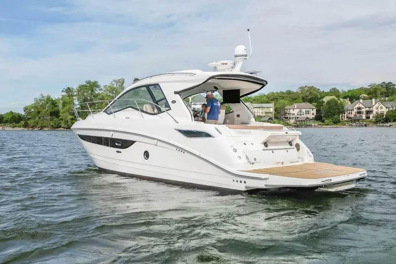 Slide: The Image of Sea Ray Sundancer 350 Coupe 2017 - 7389876