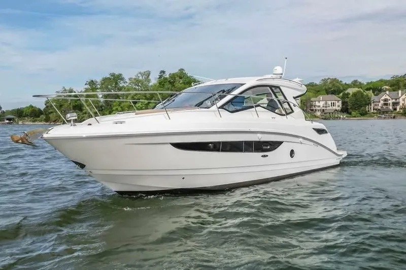 Slide: The Image of Sea Ray Sundancer 350 Coupe 2017 - 6946706