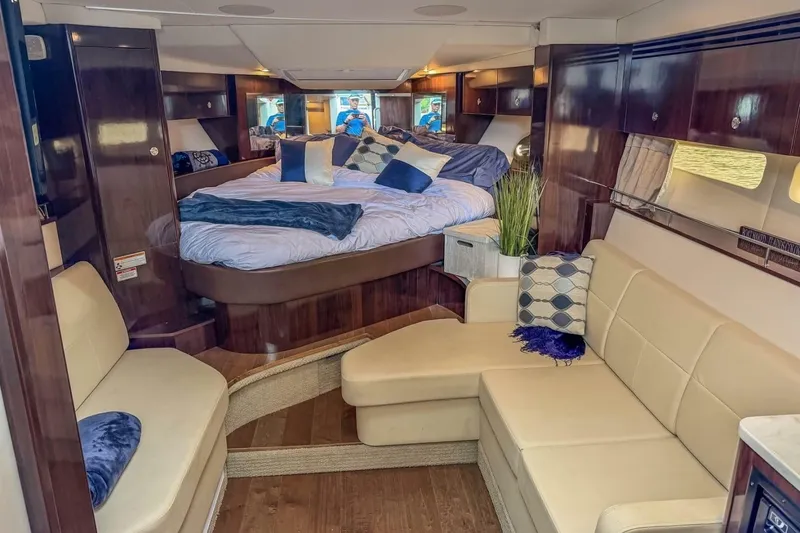 Slide: The Image of Sea Ray Sundancer 350 Coupe 2017 - 6946776
