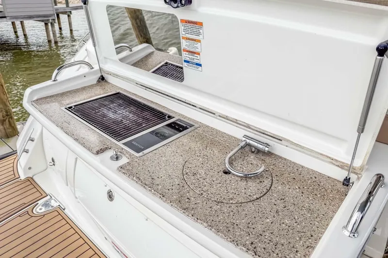 Slide: The Image of Sea Ray Sundancer 350 Coupe 2017 - 7233793