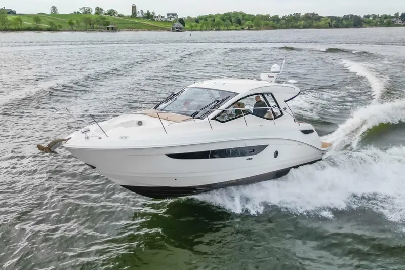 Slide: The Image of Sea Ray Sundancer 350 Coupe 2017 - 6946694