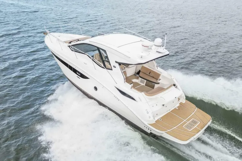 Slide: The Image of Sea Ray Sundancer 350 Coupe 2017 - 7389908