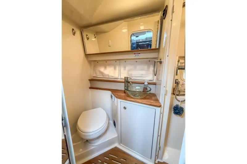 Slide: The Image of Sea Ray Sundancer 350 Coupe 2017 - 7233814