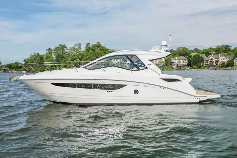 Slide: The Image of Sea Ray Sundancer 350 Coupe 2017 - 7233731