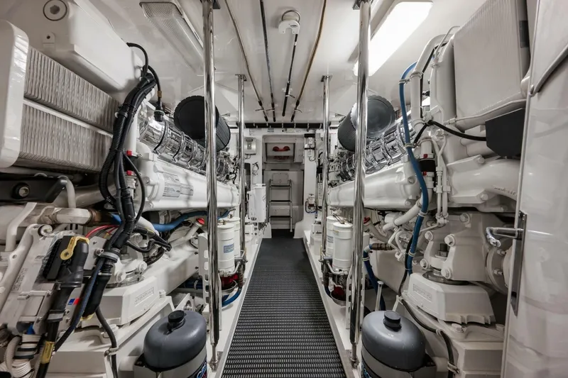 Slide: The Image of Hatteras GT70 2015 - 7234861