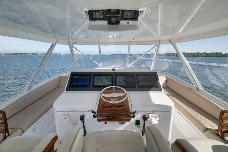 Slide: The Image of Hatteras GT70 2015 - 7390451