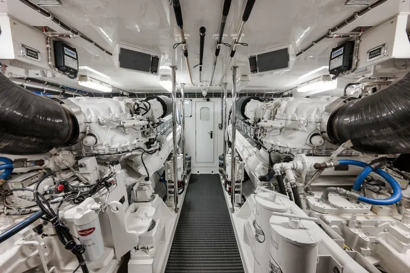 Slide: The Image of Hatteras GT70 2015 - 7234858