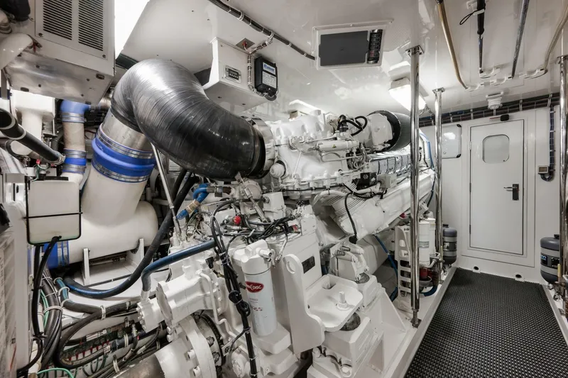Slide: The Image of Hatteras GT70 2015 - 7234864