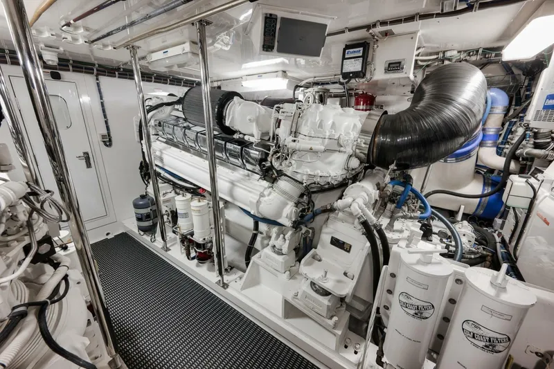 Slide: The Image of Hatteras GT70 2015 - 7234866