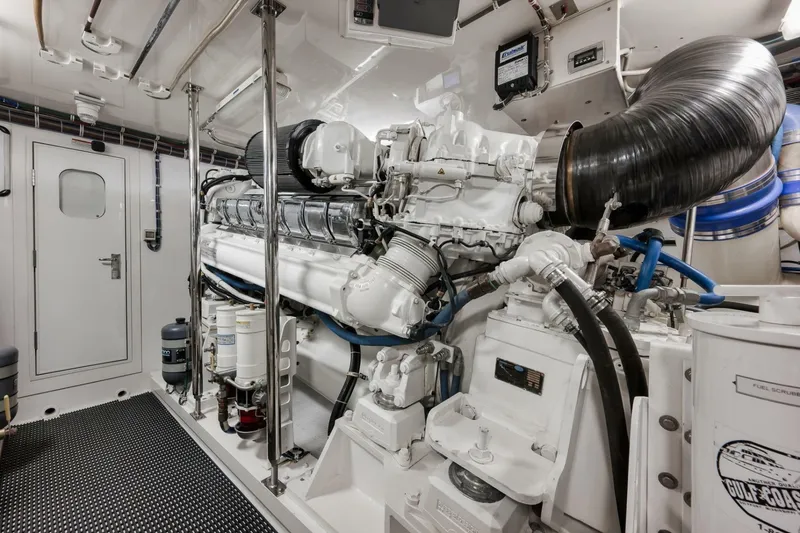 Slide: The Image of Hatteras GT70 2015 - 7390538