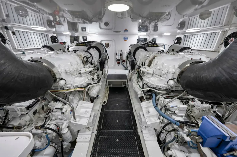 Slide: The Image of Viking 70 Convertible 2015 - 6947860