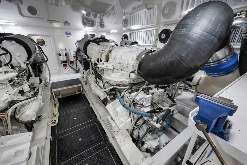 Slide: The Image of Viking 70 Convertible 2015 - 7235029