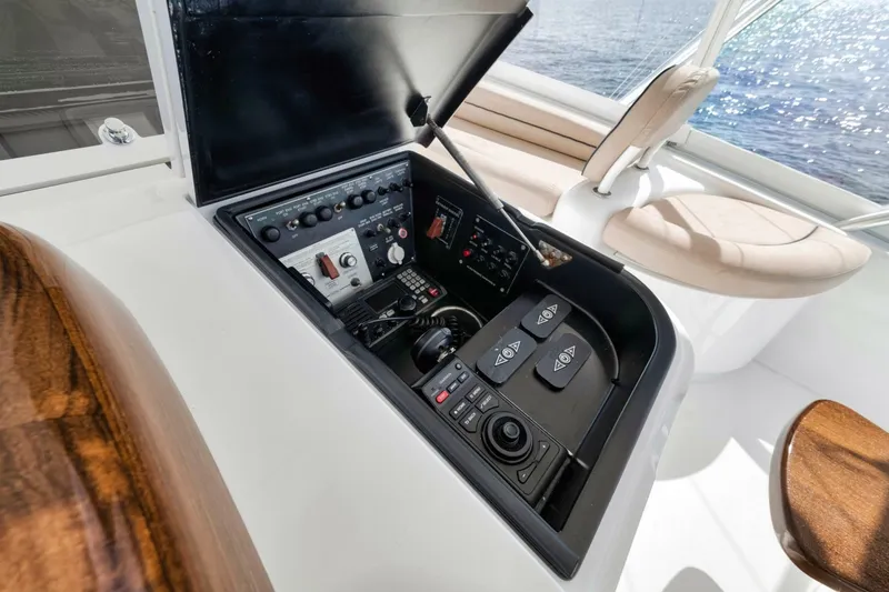 Slide: The Image of Viking 70 Convertible 2015 - 6947817