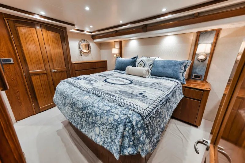 Slide: The Image of Viking 70 Convertible 2015 - 7390572