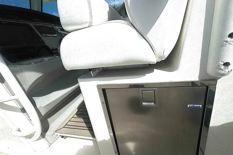 Slide: The Image of Boston Whaler 350 Outrage 2014 - 7235032