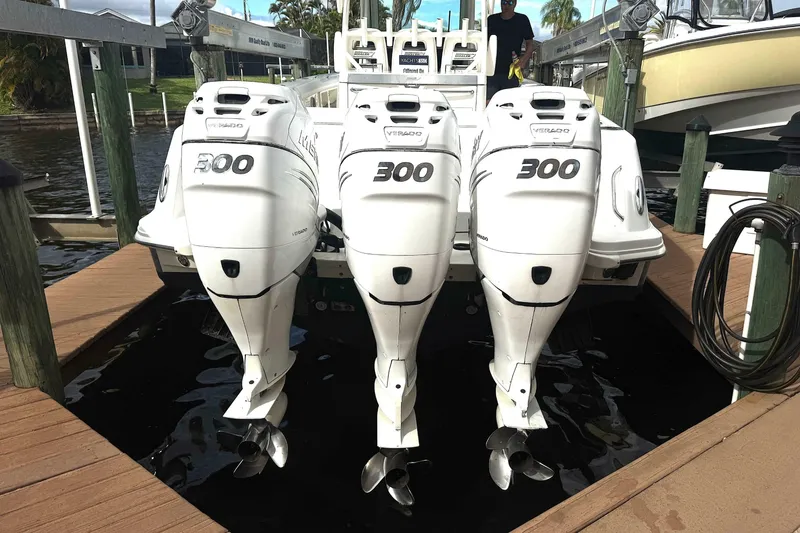 Slide: The Image of Boston Whaler 350 Outrage 2014 - 6947881