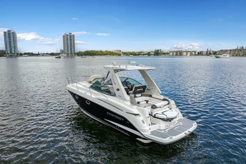 Slide: The Image of Monterey 320 Sport Yacht 2014 - 7390610