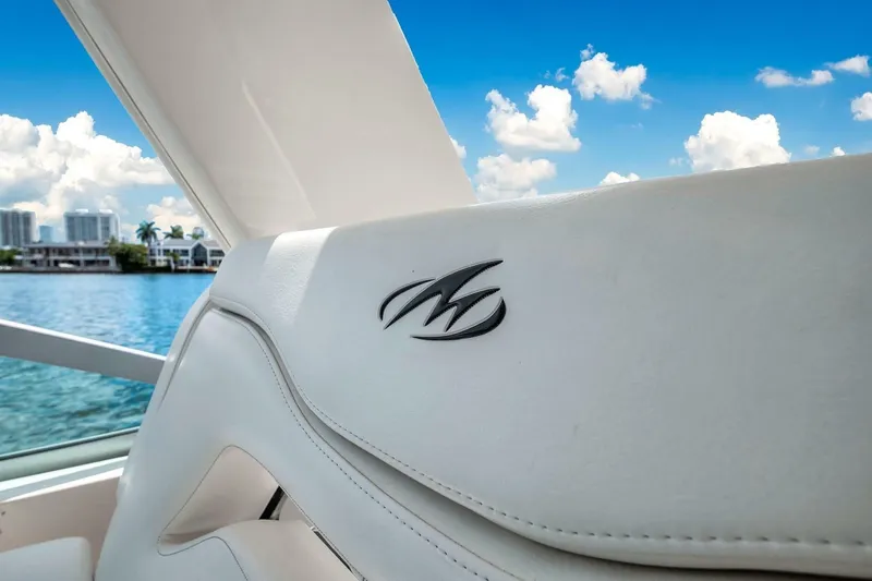 Slide: The Image of Monterey 320 Sport Yacht 2014 - 7390692
