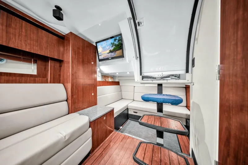 Slide: The Image of Monterey 320 Sport Yacht 2014 - 7390731