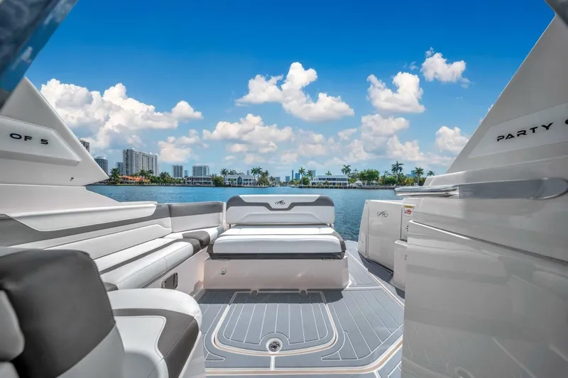 Slide: The Image of Monterey 320 Sport Yacht 2014 - 7390672