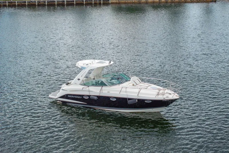 Slide: The Image of Monterey 320 Sport Yacht 2014 - 7390624