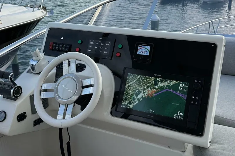 Slide: The Image of Azimut Fly 53 2013 - 6948116