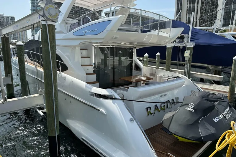 Slide: The Image of Azimut Fly 53 2013 - 6948139