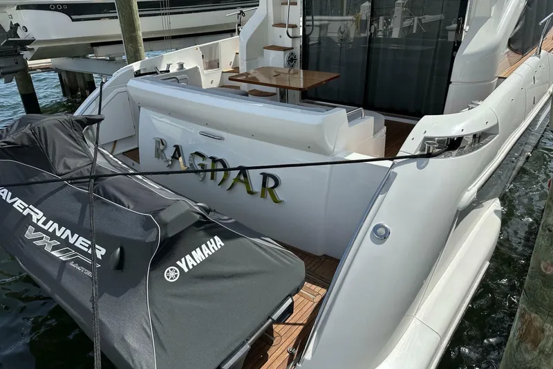 Slide: The Image of Azimut Fly 53 2013 - 6948143