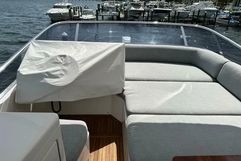 Slide: The Image of Azimut Fly 53 2013 - 7235386
