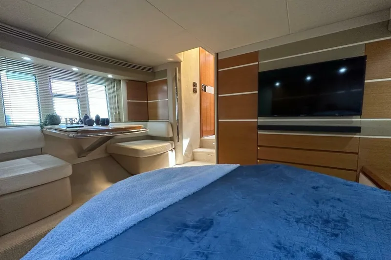Slide: The Image of Azimut Fly 53 2013 - 6948072
